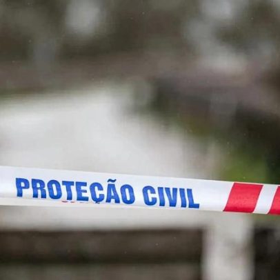 Duas ruas fechadas na vila do Corvo devido ao mau tempo