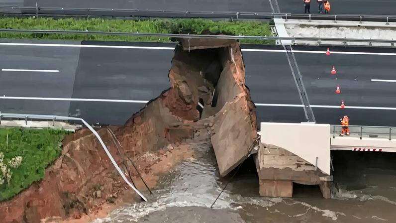 Imagens impressionantes mostram parte do troço da A1 junto ao Rio Mondego colapsada
