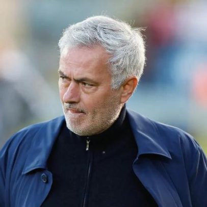 Mourinho vai ao hospital em Ponta Delgada antes de Santa Clara-Benfica