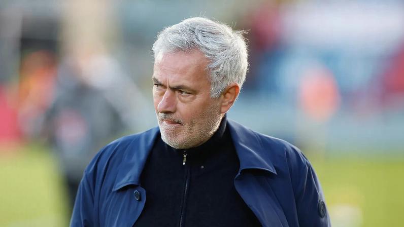 José Mourinho reage após jogo com Santa Clara