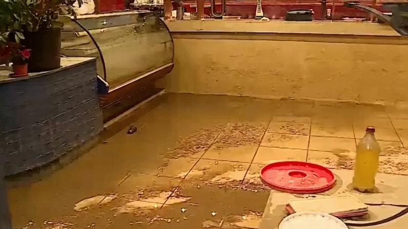 Docas de Coimbra continuam completamente alagadas. Comerciantes não baixam os braços perante os estragos