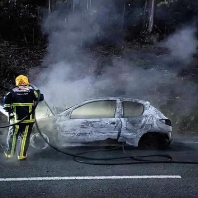 Viatura incendiada em Arouca