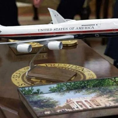 Air Force One recebe nova pintura nas cores favoritas de Trump