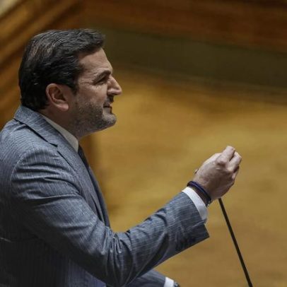 PSD acusa PS e Chega de voltarem a casar para governarem via Parlamento