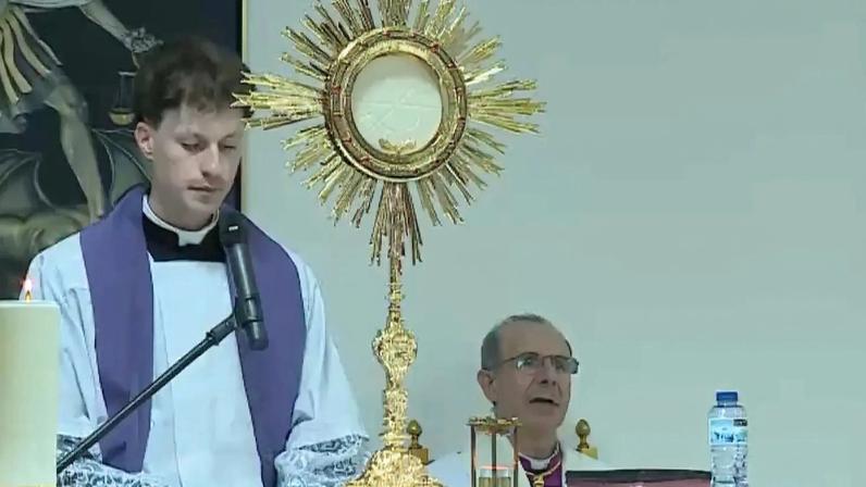 Missas em casa e retiros em Fátima motivam guerra entre Igreja Católica e padre Francisco Marques