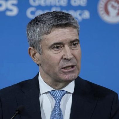 José Luís Carneiro formaliza recandidatura à liderança do PS