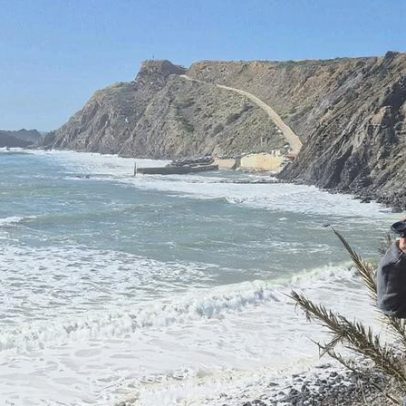 Buscas retomadas por jovem turista desaparecido na Praia da Arrifana