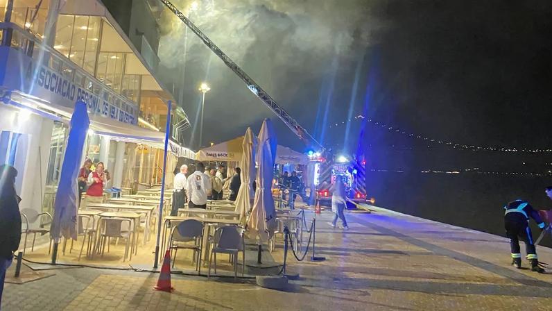 Incêndio deflagra no Clube Naval de Lisboa em Belém