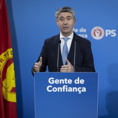 Carneiro desafia Governo a corrigir erro no lay-off para pagamento a 100%