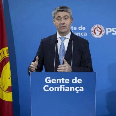 Carneiro afirma que a sua liderança uniu o PS para evitar declínio irreversível