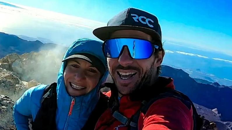 Alpinista deixou namorada exausta, durante a noite, no topo da montanha mais alta da Áustria. Morreu congelada.