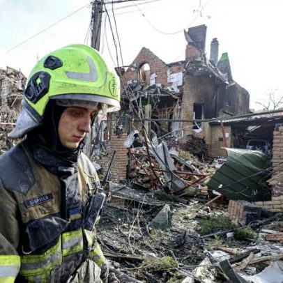 Violência e mortes nas vésperas do aniversário da guerra na Ucrânia