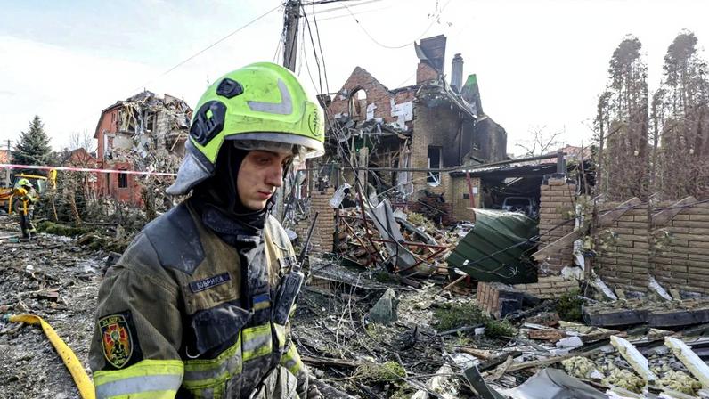 Casa arrasadas pelo ataque russo nos arredores de Kiev