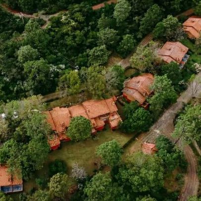 Altar rodeado de espaços verdes: refúgio onde El Mencho foi morto