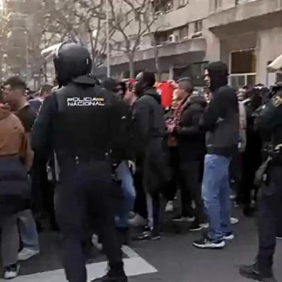 Carga policial contra adeptos do Benfica junto ao estádio do Real Madrid