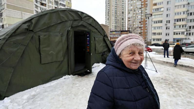 Tendas de campanha montadas no bairro de Troieschyna, em Kiev