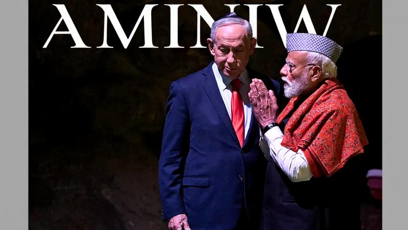 Primeiro-ministro indiano, Narendra Modi (à direita), ao lado do primeiro-ministro israelita, Benjamin Netanyahu, durante a visita ao Museu Memorial do Holocausto Yad Vashem