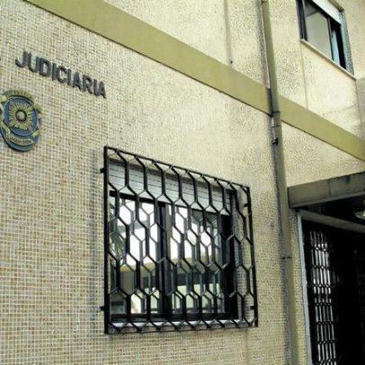 Idoso homicida dispara do telhado para matar vizinhos