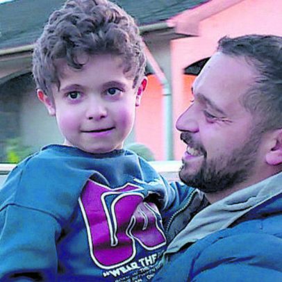 Espanha aprova medicamento para menino de 8 anos com doença degenerativa