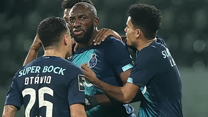 De Marega a Nuno Mendes, de Vini a Balotelli: os episódios de racismo e discriminação no futebol na última década