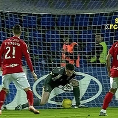 Golo controverso deixa Benfica em situação de perigo no final