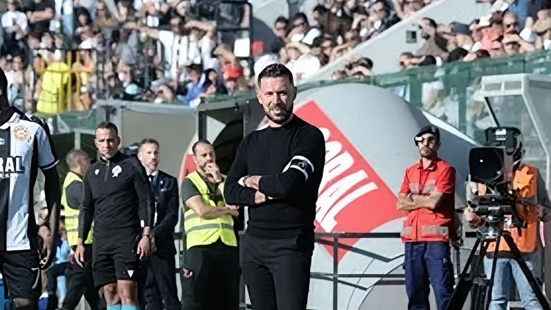 Francesco Farioli no banco do FC Porto na Choupana