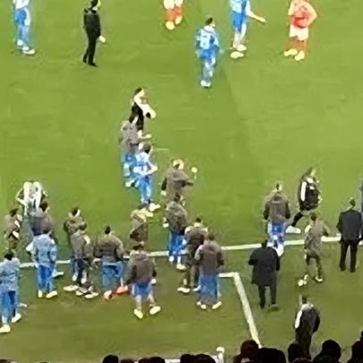 Clattenburg comenta polémica na Luz: Vinícius complicou o trabalho do árbitro