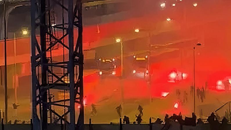 Adeptos de Benfica e Sporting detidos antes do futsal ficam em liberdade à espera da investigação