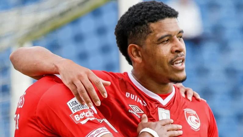 Wendel Silva (à esquerda) fez 3 golos esta época