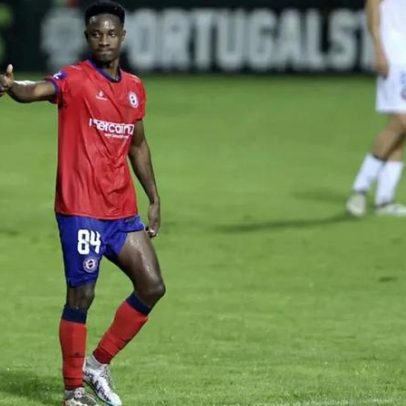 Eric Ayiah encerra empréstimo ao Varzim e continua na Liga 3