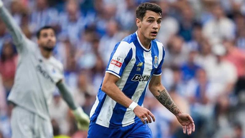 Jakub Kiwior em ação pelo FC Porto