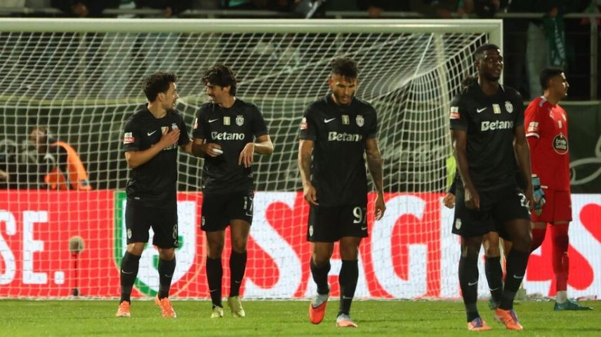 Pote e Trincão celebram golo marcado ao Tondela