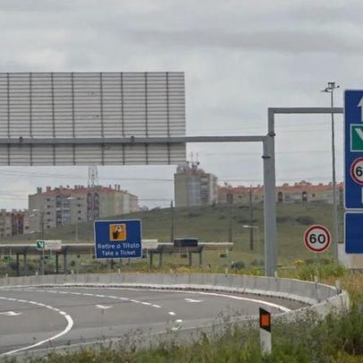 A1 em Vila Franca de Xira cortada por risco de queda de placar