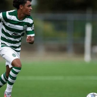 Avançado da equipa B marca presença na sessão de treino do Sporting