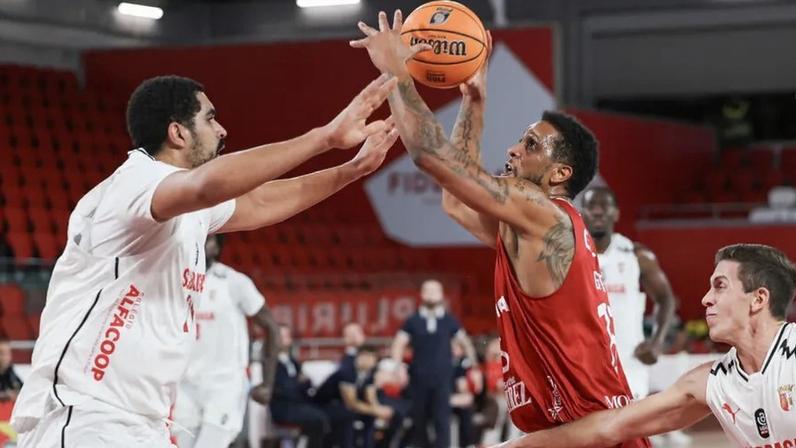 Benfica vence Ovarense na Luz