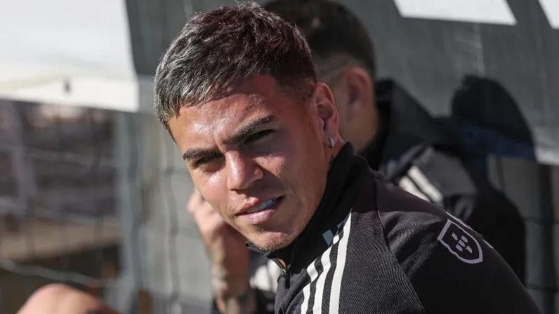 Enzo Barrenechea promete treinar com força após lesão