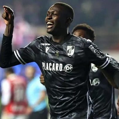 Ndoye desfalca ataque do V. Guimarães frente a Arouca