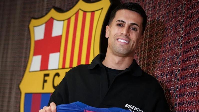 João Cancelo apresentado no Barcelona