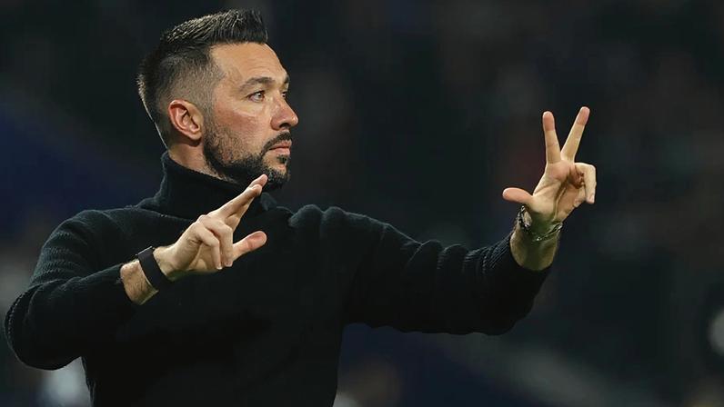 Francesco Farioli firme no Dragão