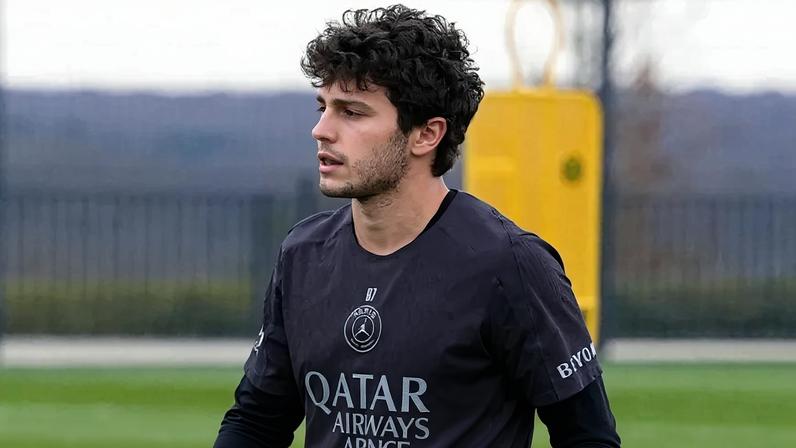 João Neves no treino do PSG
