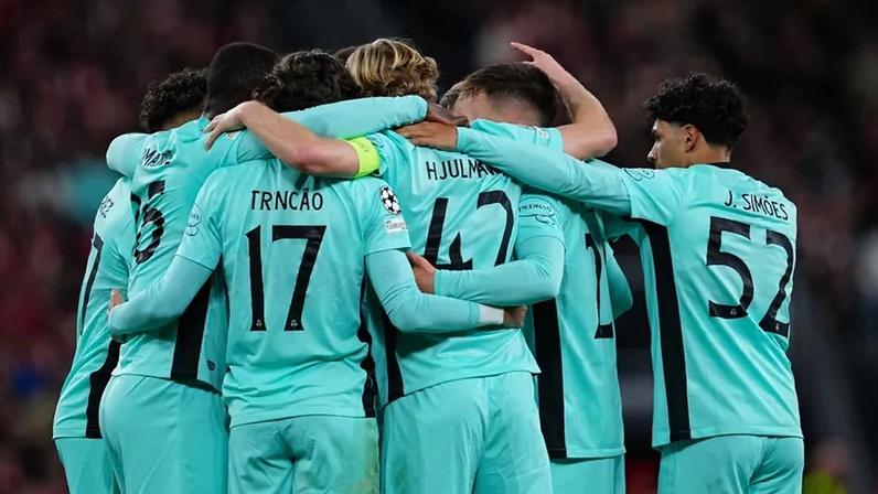 Jogadores do Sporting festejam golo contra o Athletic Bilbao na Liga dos Campeões