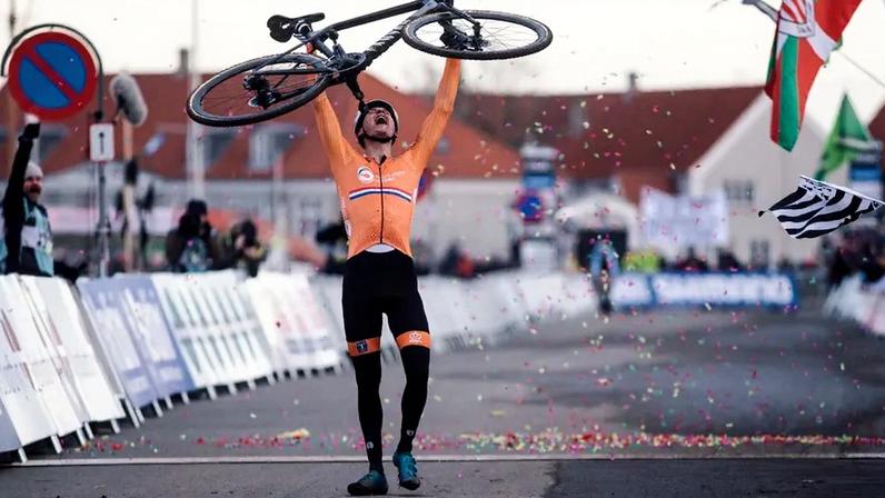 Mathieu van der Poel sagra-se campeão mundial de ciclocrosse pela oitava vez.