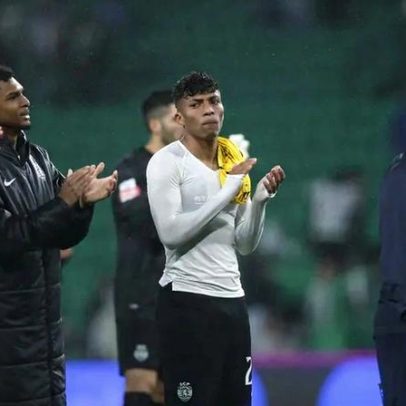 Alisson sai em lágrimas antes do adeus