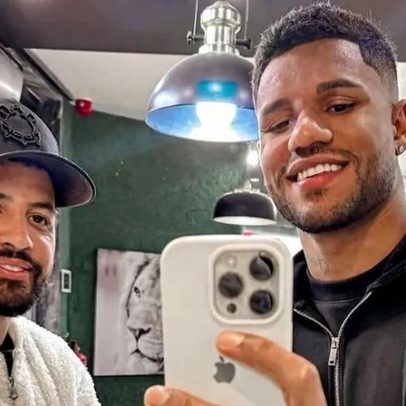 Matheus Reis despede-se do barbeiro em agradecimento