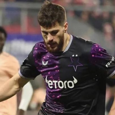 Treinador do Slavia Praga elogia Jurásek por ter jogado melhor do que esperava