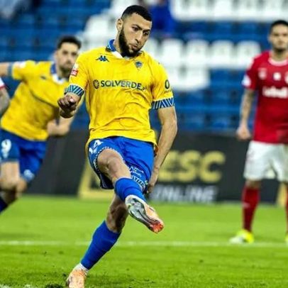 Begraoui permanece no Estoril apesar de propostas