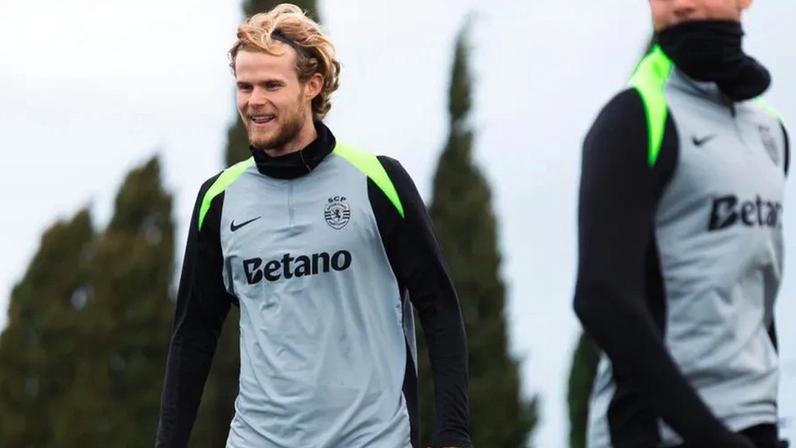 Com um sorriso no rosto, Hjulmand regressou aos trabalhos do Sporting