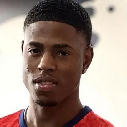Oliveirense apresenta Yefrei Rodríguez como reforço