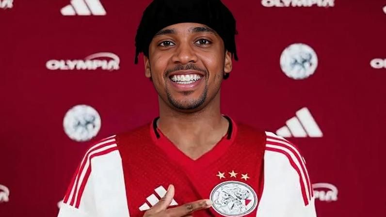 Paulo da Silva, avançado de 18 anos, opta pelo Ajax