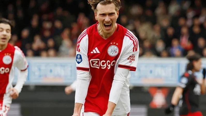 Mika Godts, craque do Ajax, está no radar do Barcelona